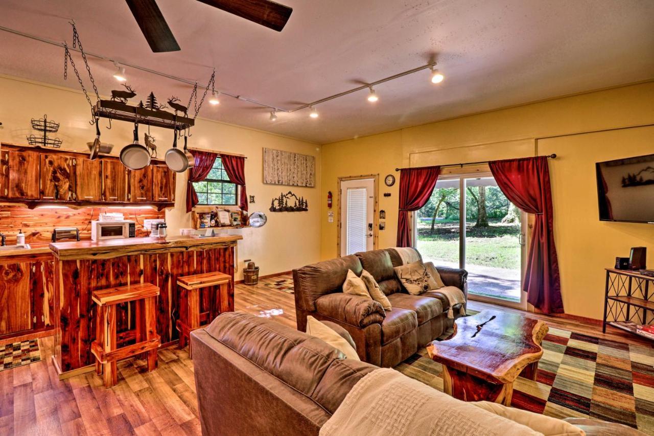 Royal Cabin Haven With Dock On Ouachita River Exterior photo